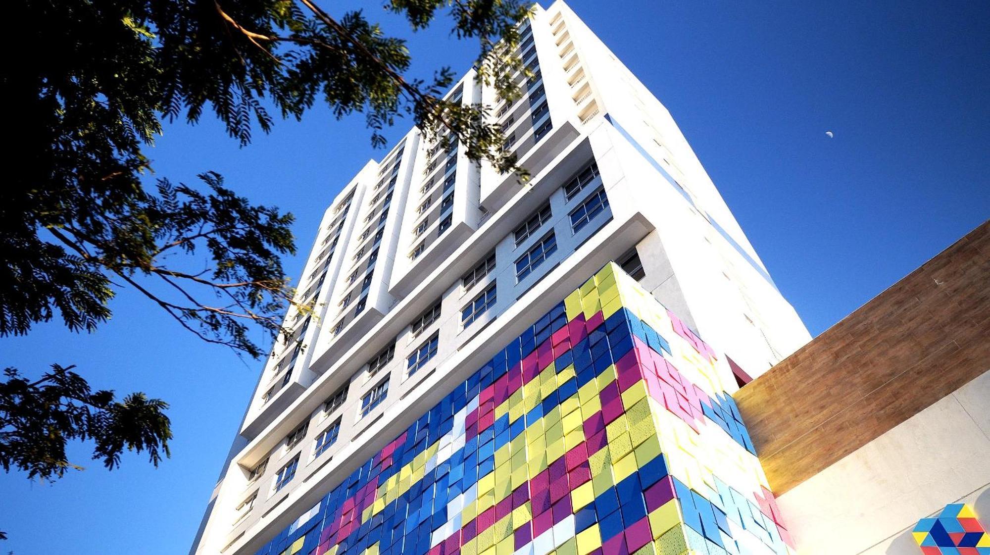 Estudios Modernos No House